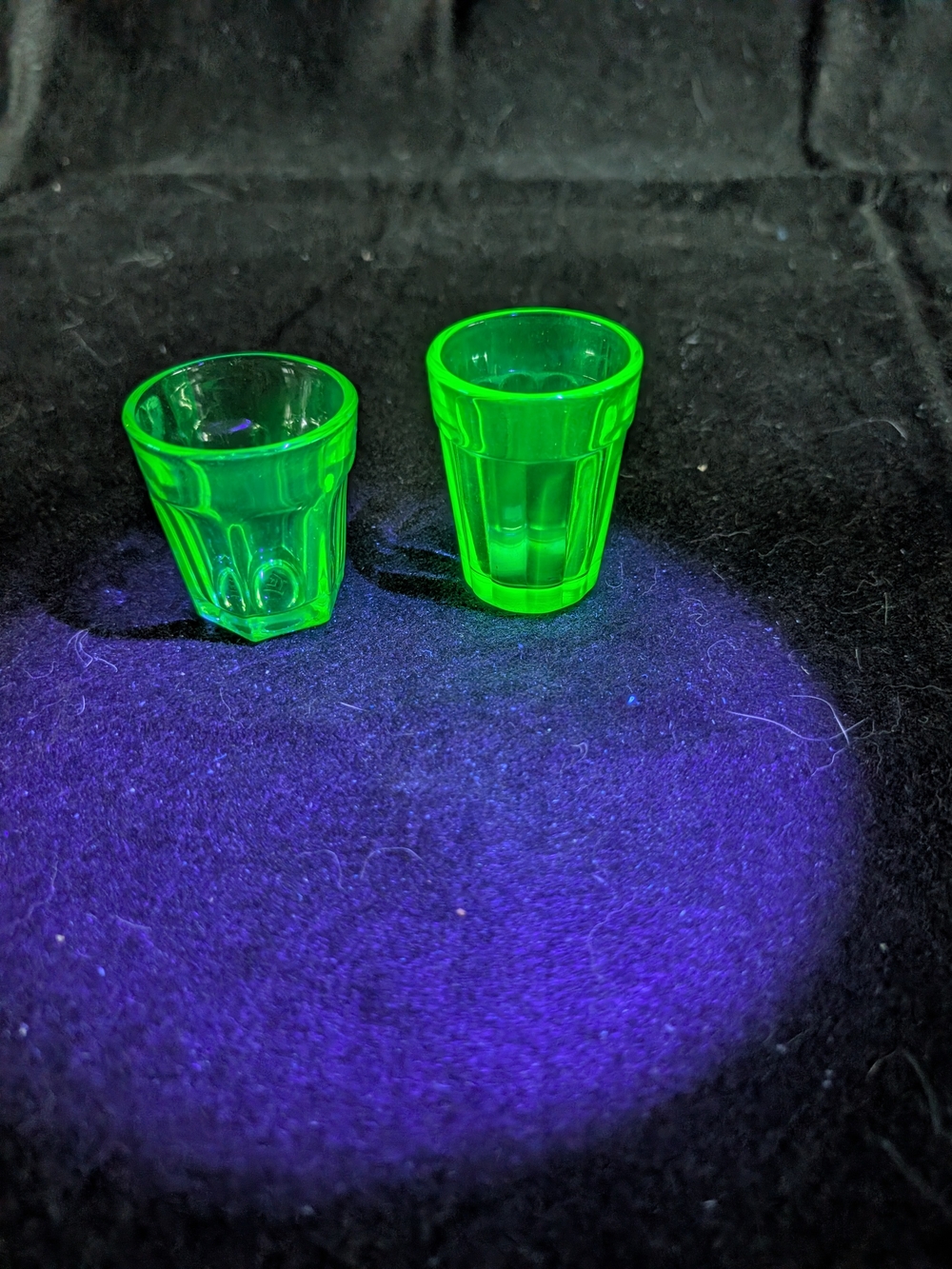 2/50$ Vintage Neon uranium Green Glass Shot Cups